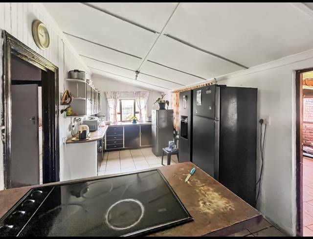 3 BEDROOM FREEHOLD FOR SALE IN WILLOW PARK